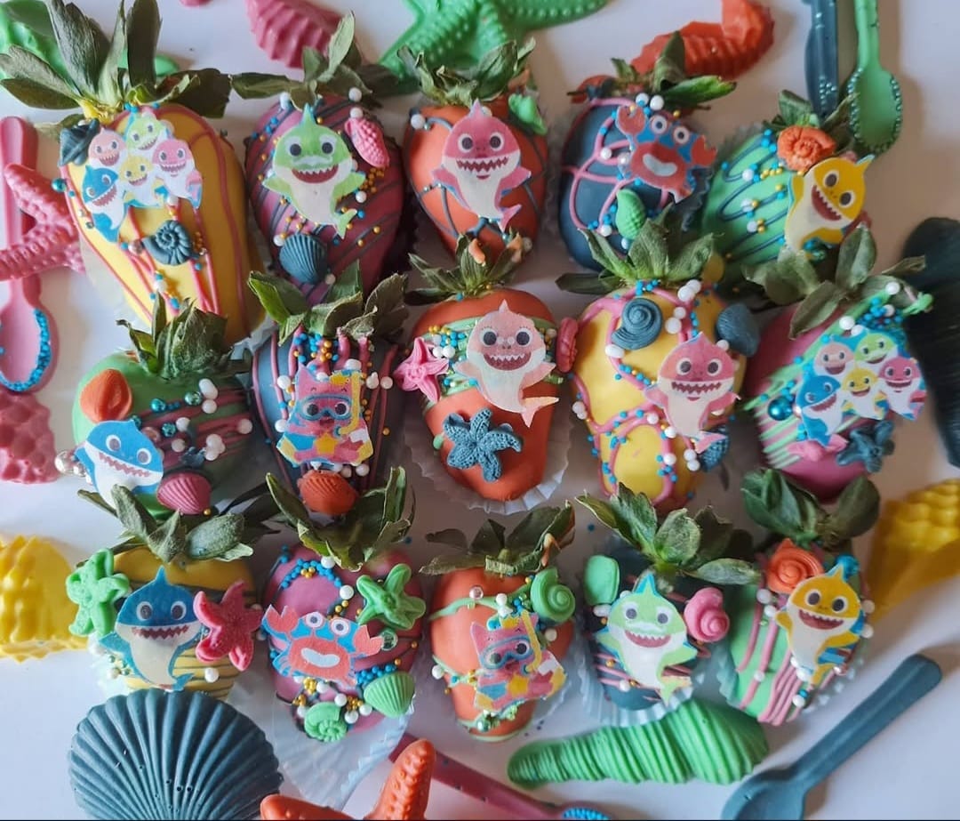 Baby Shark themed chocolate-dipped strawberries box for kids birthday party